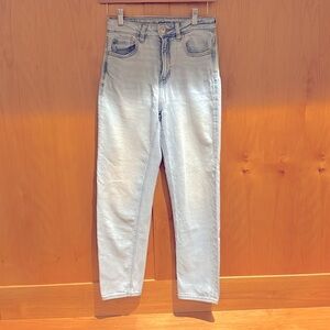 American Eagle Mom Straight Jeans